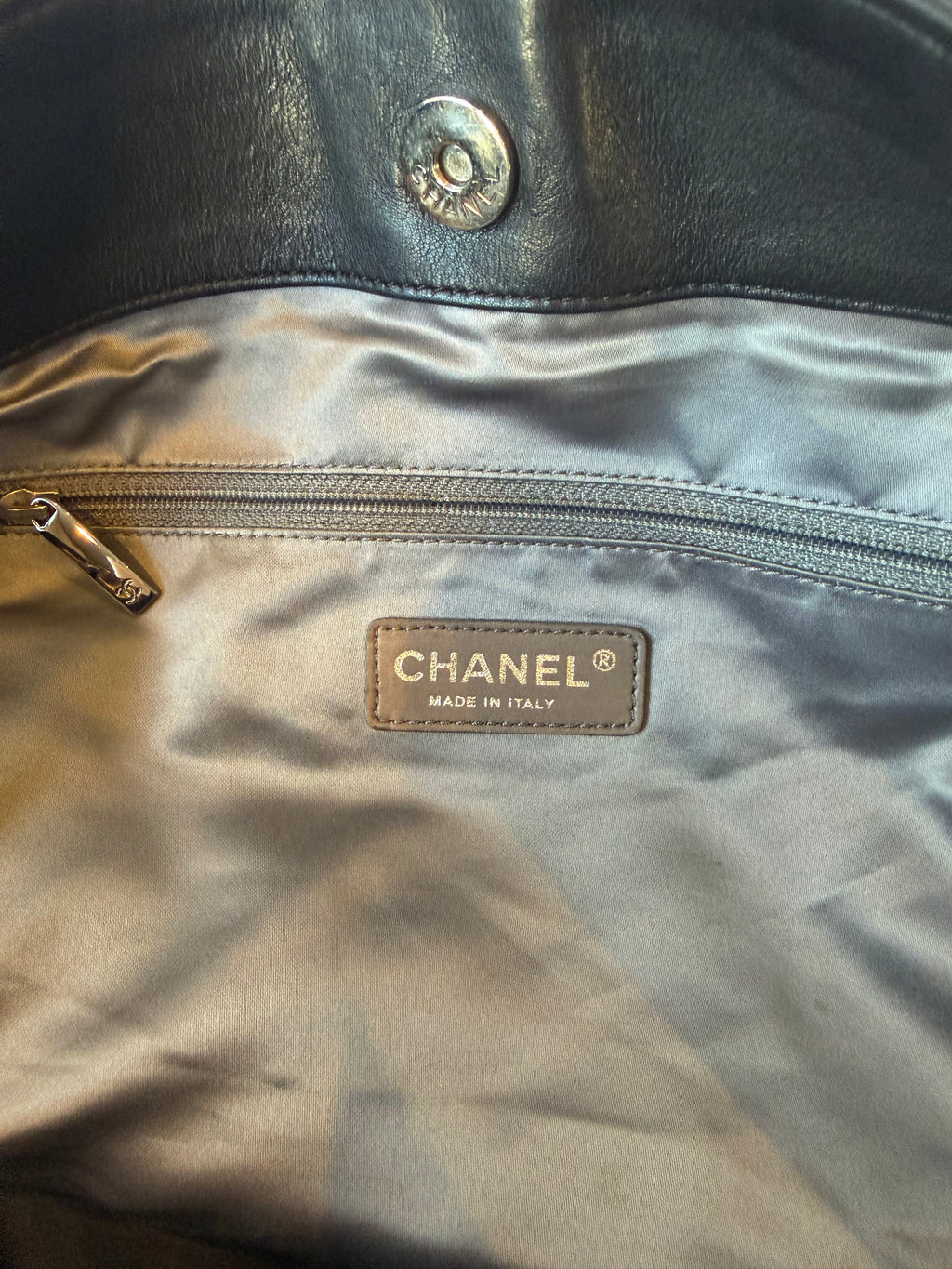 Chanel Modern Chain Rhodoid East-West Tote Black – view 11