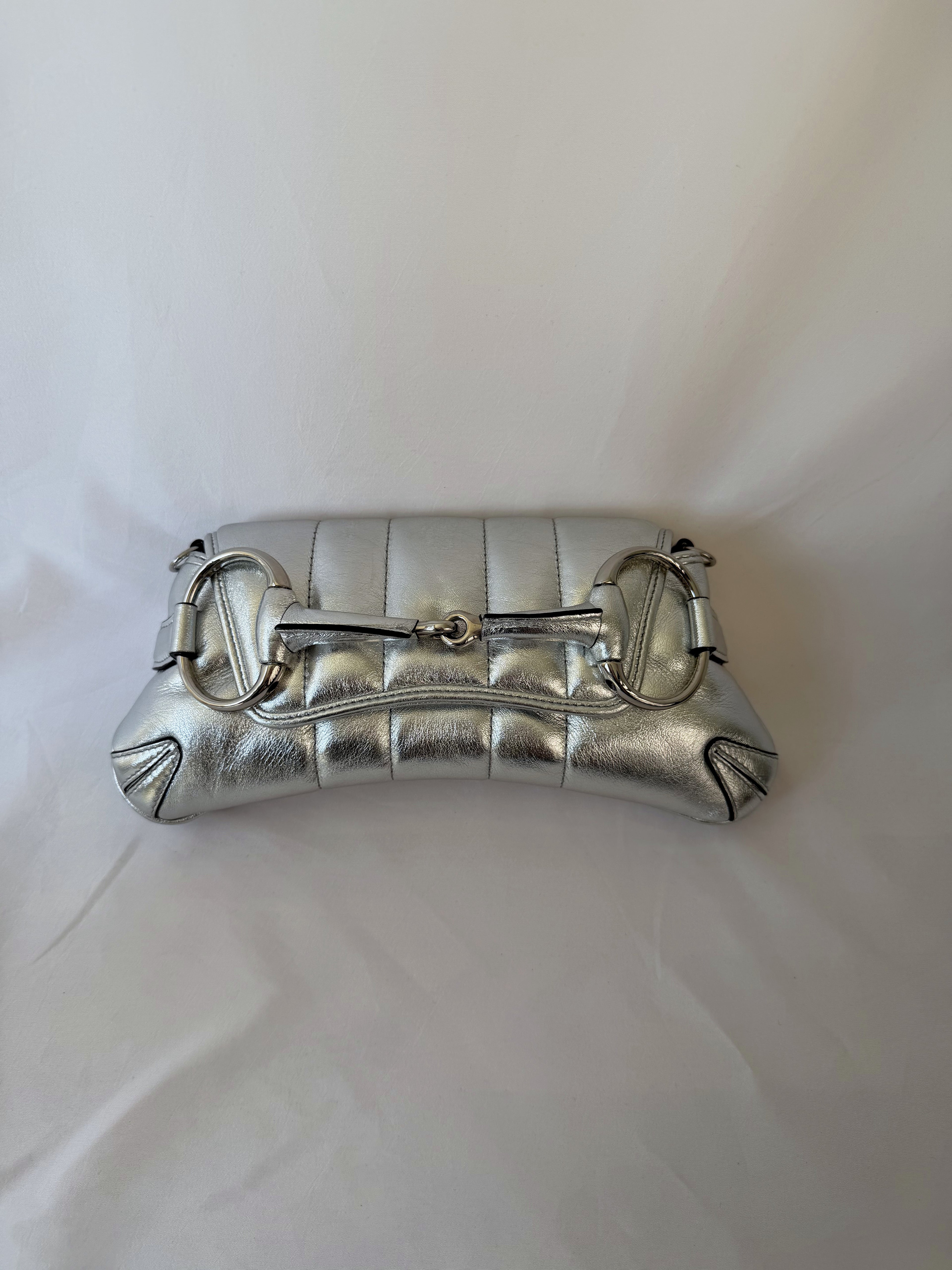 Gucci Horsebit Chain Shoulder Bag in Metallic Silver, Quilted Leather