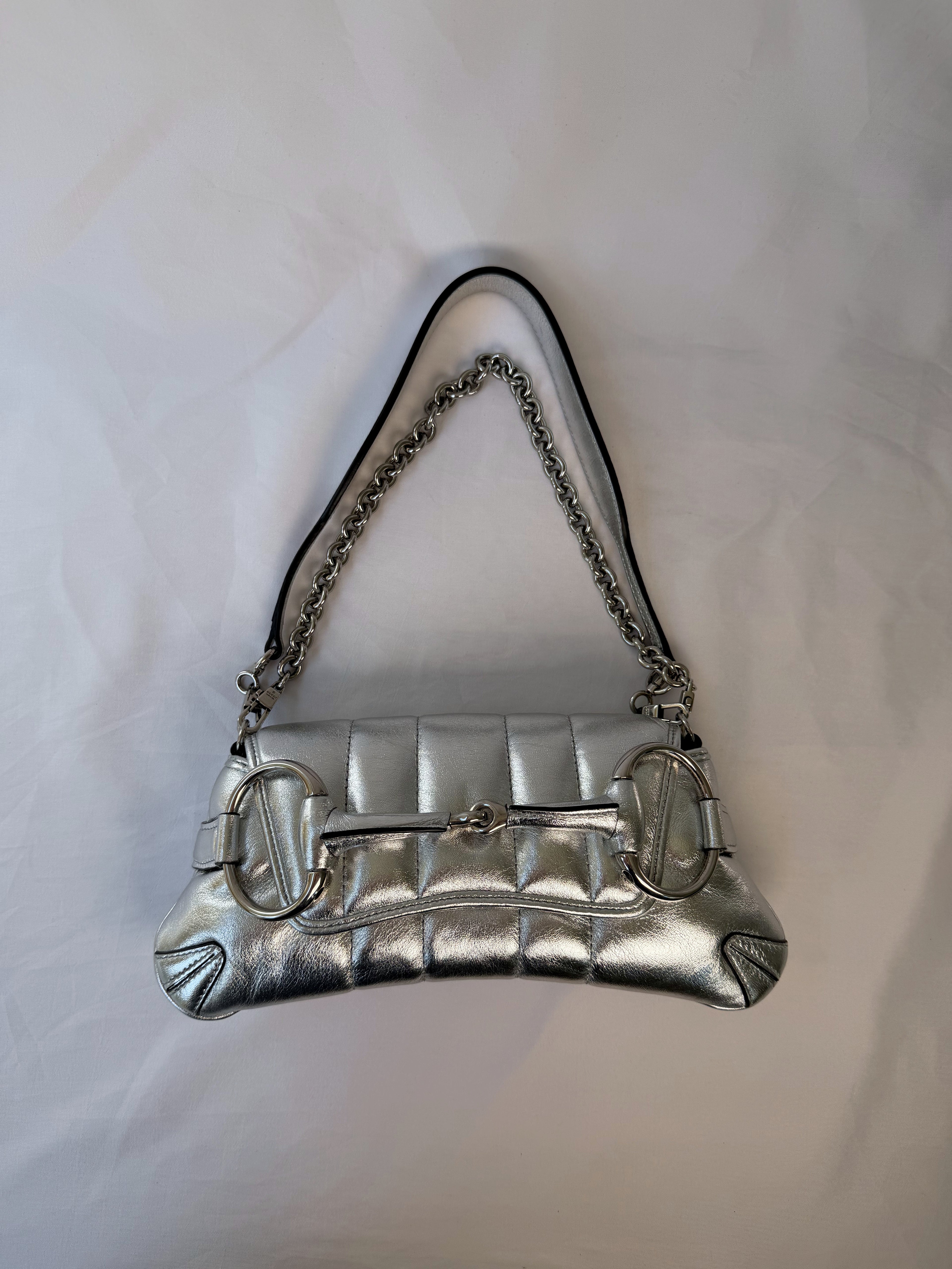 Gucci Horsebit Chain Shoulder Bag in Metallic Silver, Quilted Leather