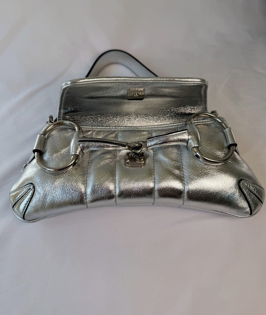 Gucci Horsebit Chain Shoulder Bag in Metallic Silver, Quilted Leather