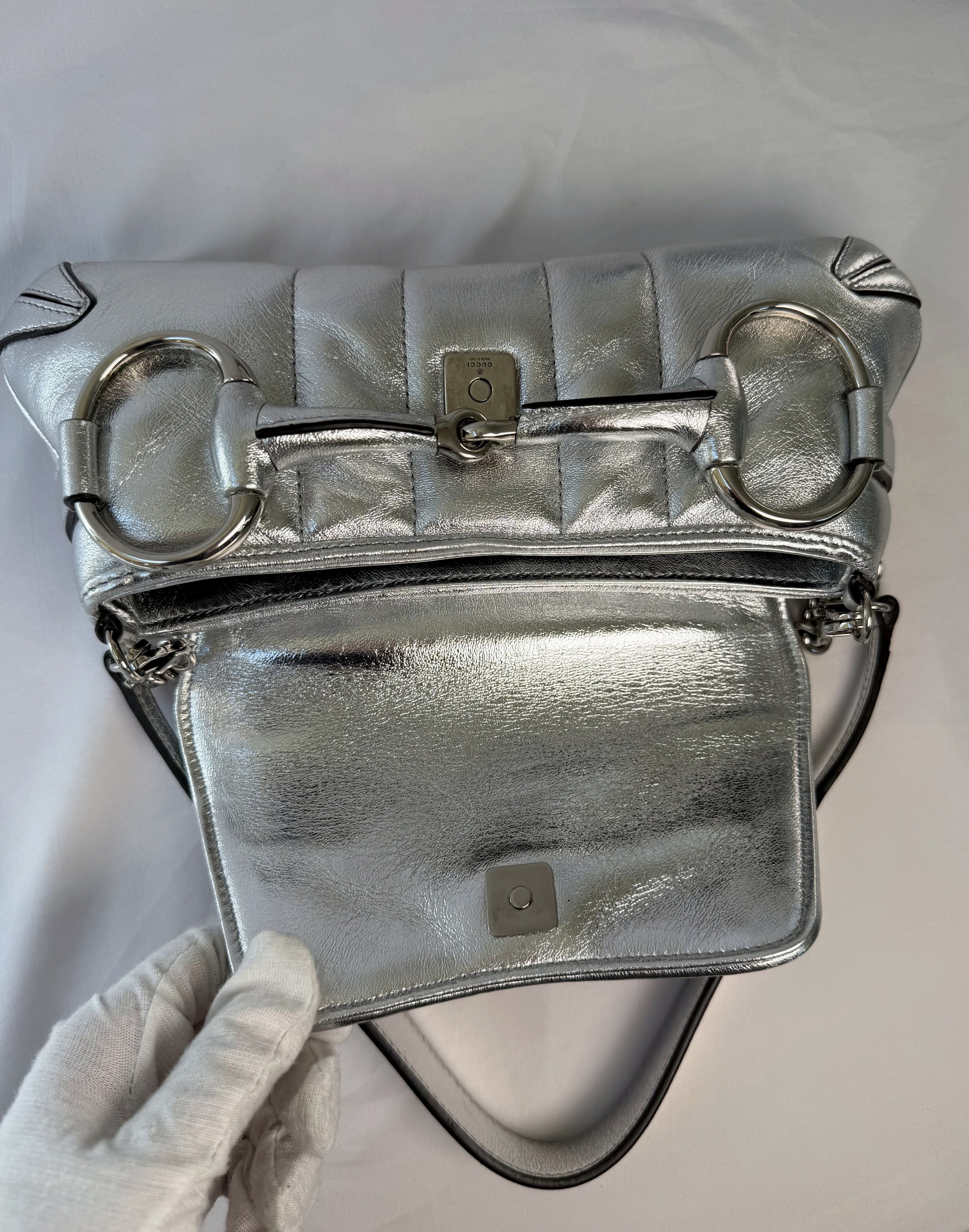 Gucci Horsebit Chain Shoulder Bag in Metallic Silver, Quilted Leather