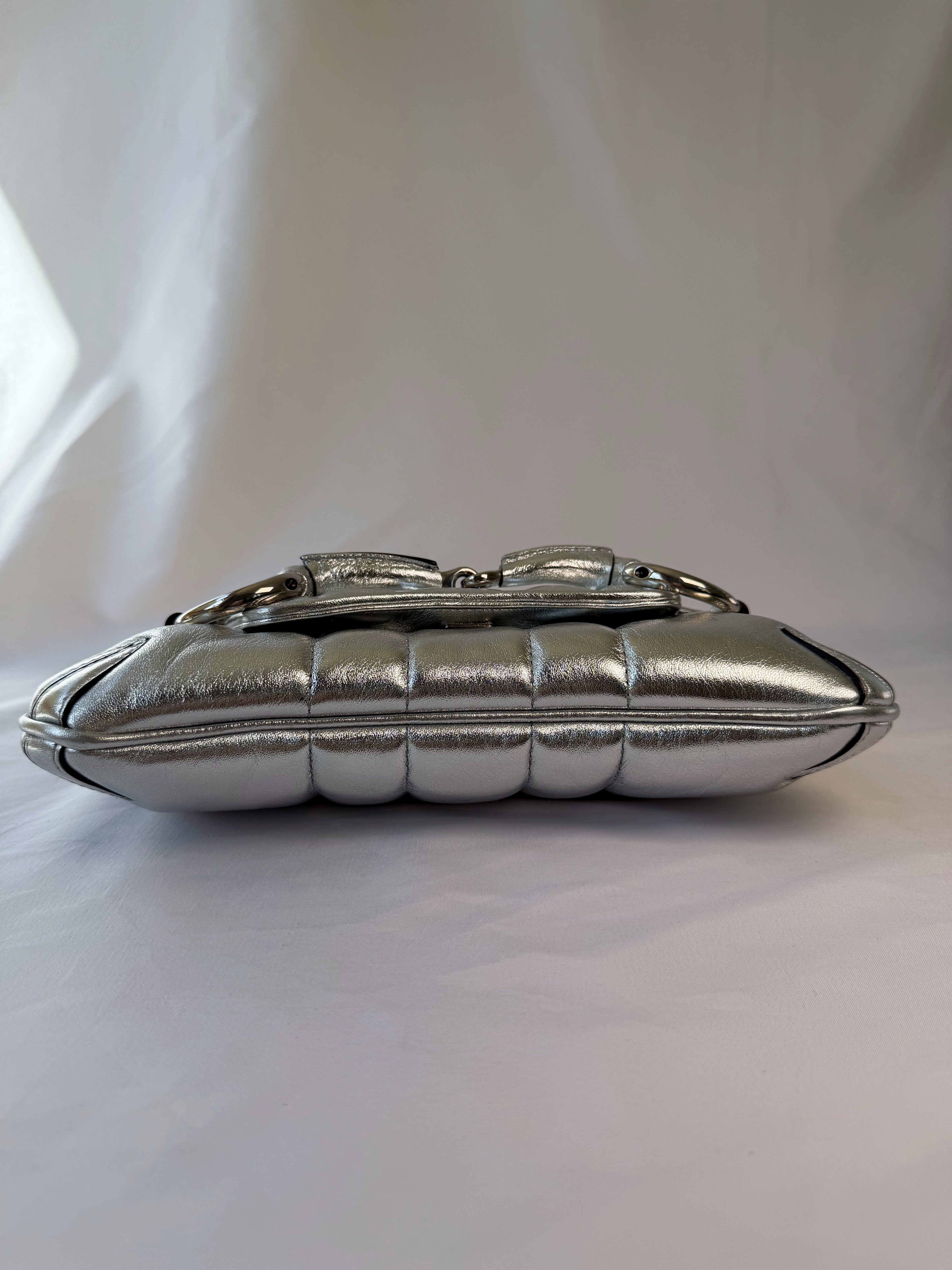 Gucci Horsebit Chain Shoulder Bag in Metallic Silver, Quilted Leather