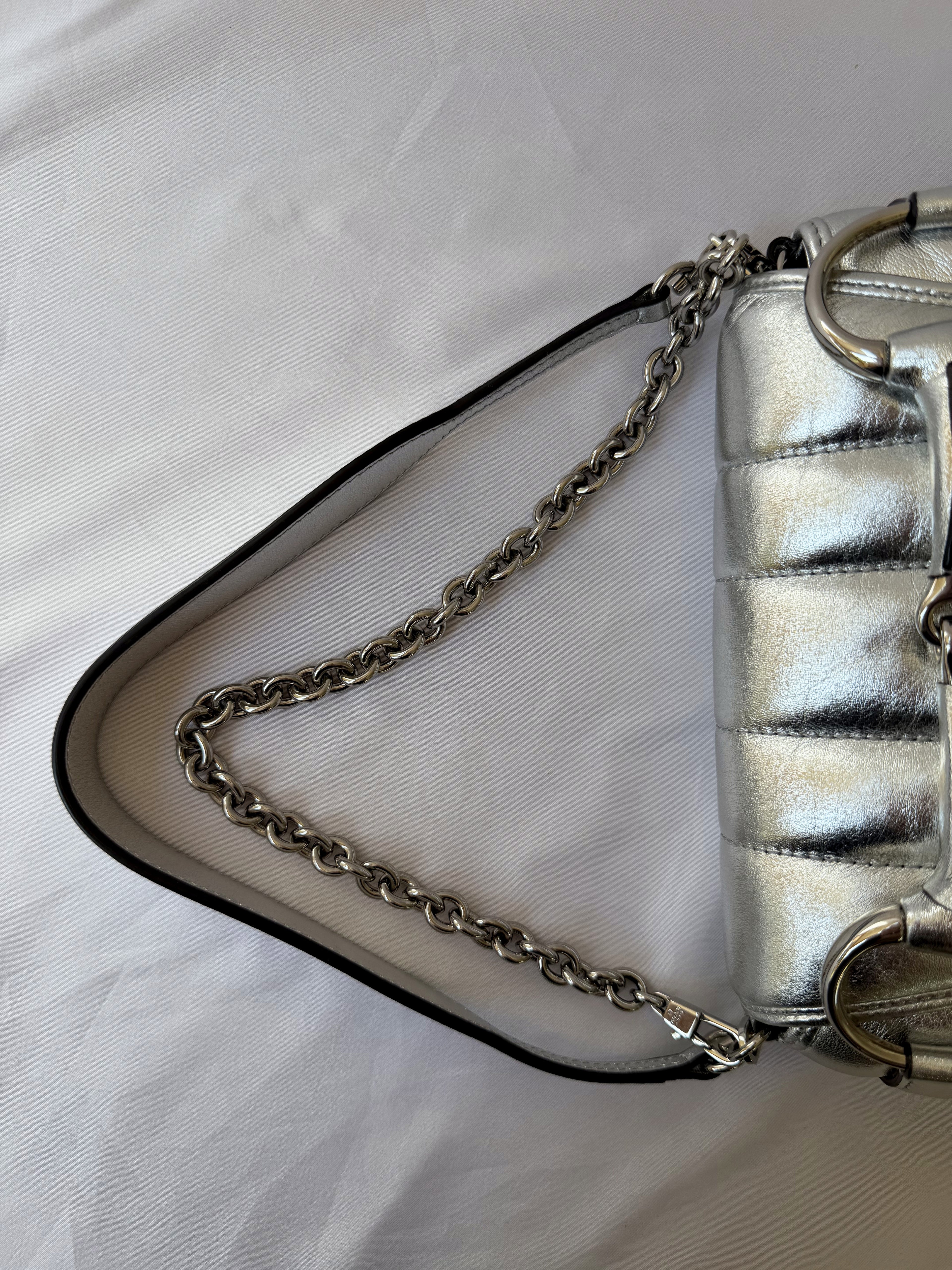 Gucci Horsebit Chain Shoulder Bag in Metallic Silver, Quilted Leather