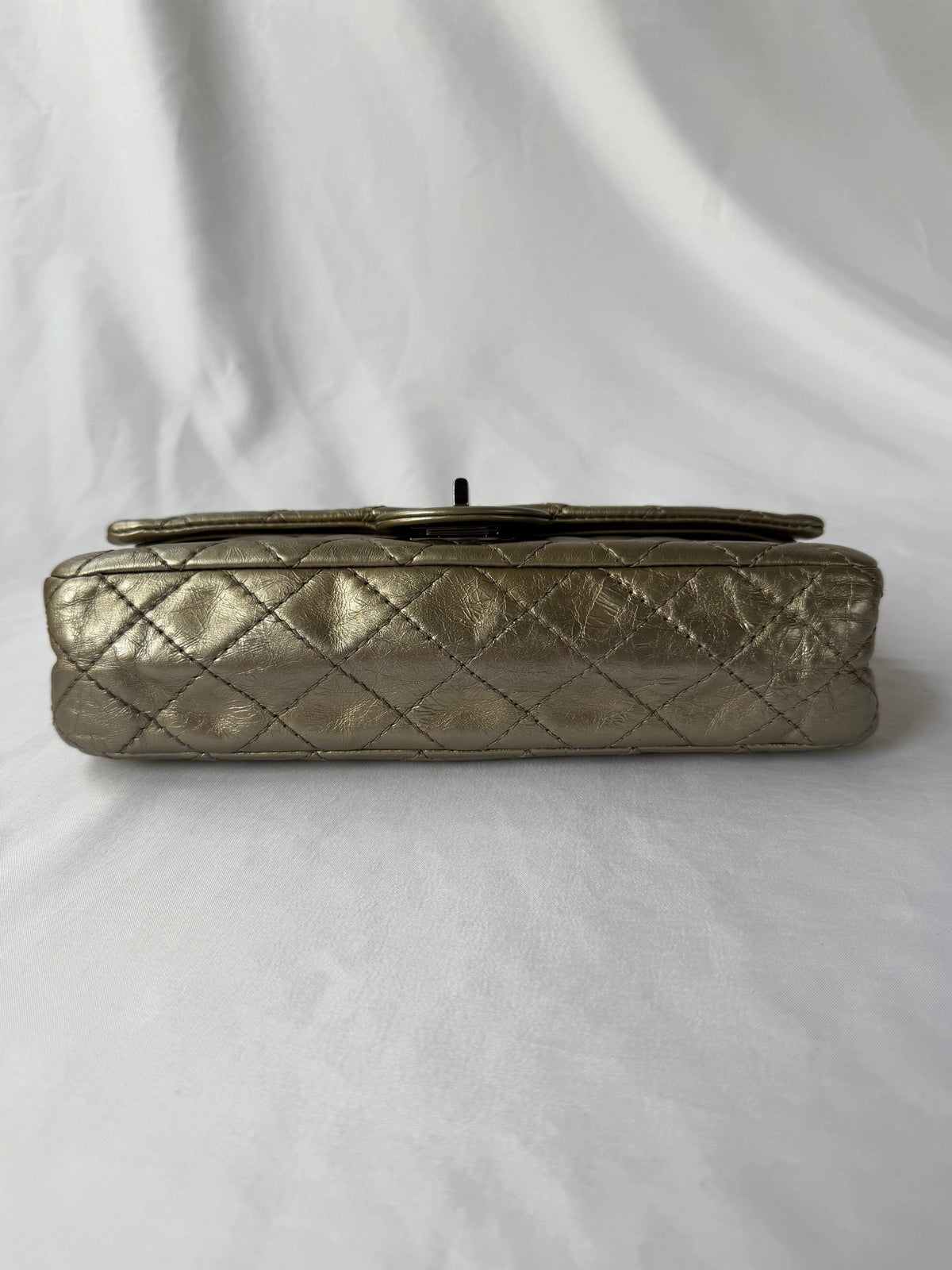 Chanel 2.55 Reissue Double Flap Bag Medium – view 5